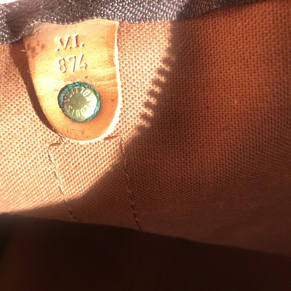 Authentic Louis Vuitton Keepall 50 Bandouliere - Picture 8 of 16